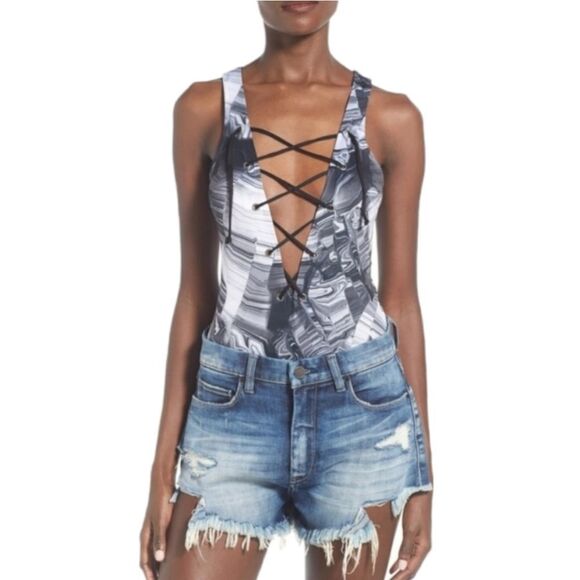 MADISON & BERKELEY marbled black swirl print lace up bodysuit M - Picture 3 of 11